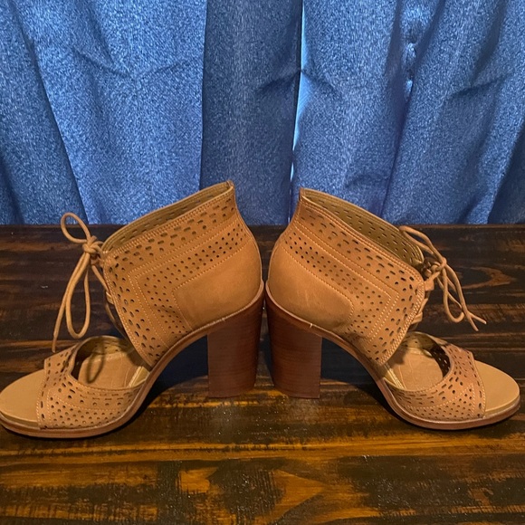 GB HEELS - Picture 5 of 10